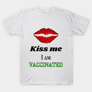 Kiss me I am vaccinated - red kissable lips print T-Shirt